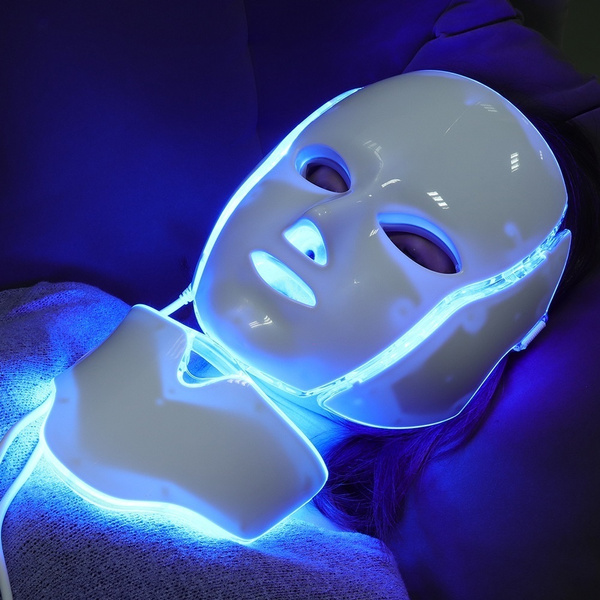 Migliora la pelle del viso con la maschera blu led fotobiostimolazione